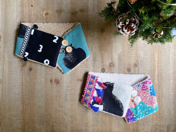 日本設計師布 拼接毛毛圍巾- 粉花黑貓