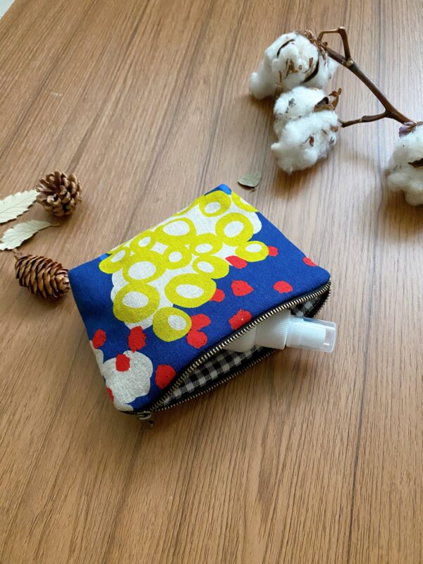 186498452_913784502521191_5000629067983123880_n 日本設計師布 藍色飛鳥拉鍊收納包