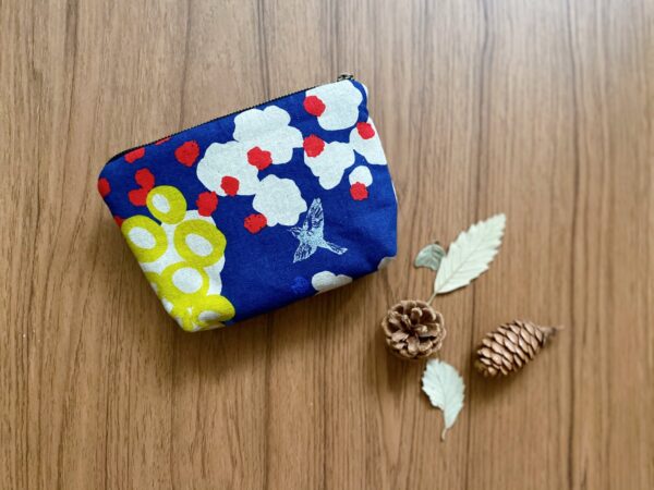 187284941_913784549187853_3999903730047047260_n 日本設計師布 藍色飛鳥拉鍊收納包